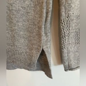 Velvet brand heather gray V-neck sweater, size XS